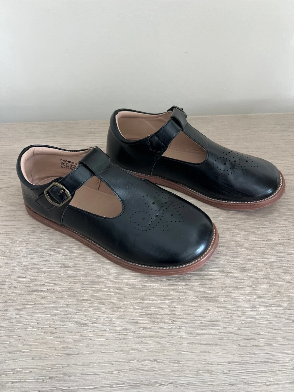 Otter Momp Oxford Mary Jane sandals school uniform size 2 black